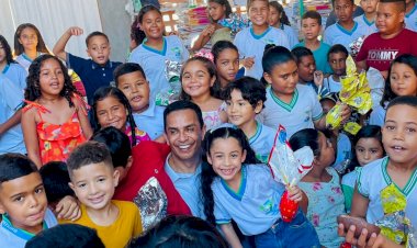 ENTREGA  DE OVOS DA PÁSCOA NA REDE MUNICIPAL DE ENSINO DE ROTEIRO
